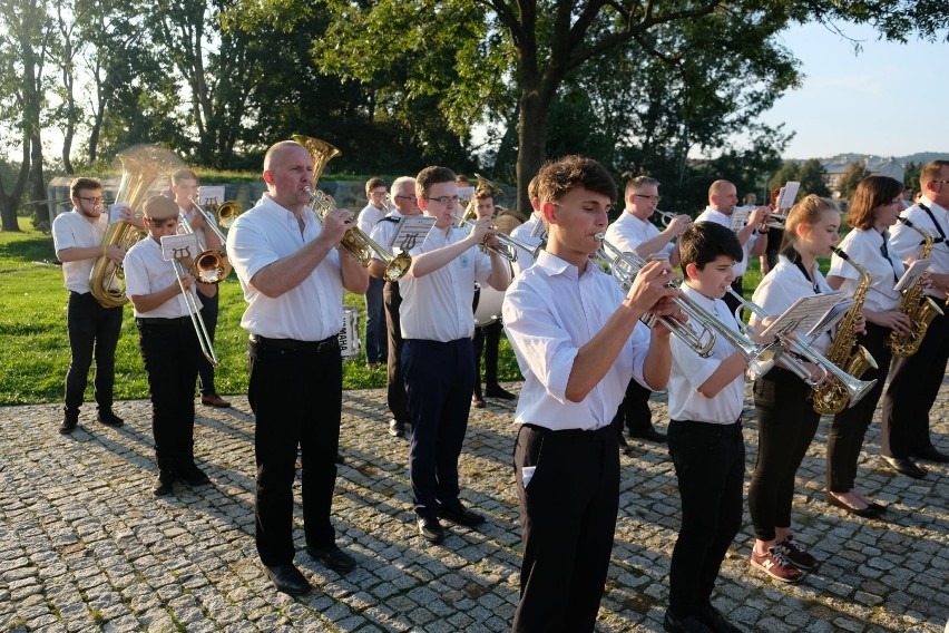 W kościele Ojców Karmelitów Bosych odprawiono mszę św. w...