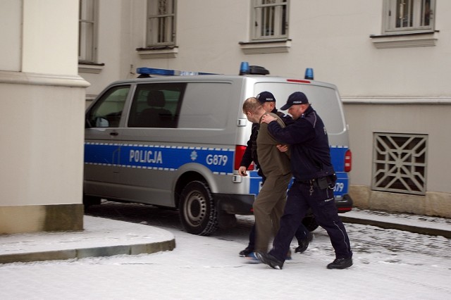 Rafał G. zabił Przemysława G. w nocy z 28/29 grudnia minionego roku. Po roku od zbrodni jest akt oskarżenia w jego sprawie