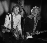 Paul McCartney zaśpiewał w Londynie w duecie z Davem Grohlem z Foo Fighters. Muzycy wykonali hit The Beatles (wideo)