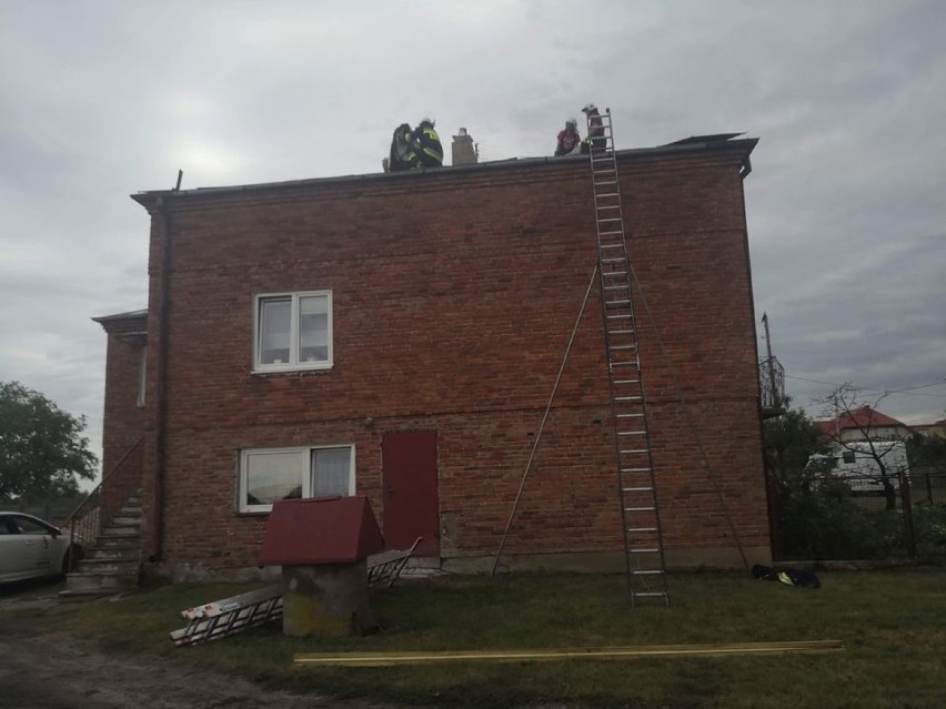 Skutki burzy w gminie Buczek usuwali strażacy ZDJĘCIA
