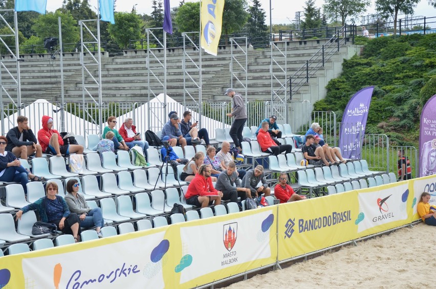 World Tour Malbork 2019. Przy zamku już trwa turniej Pucharu Świata w siatkówce plażowej [ZDJĘCIA]
