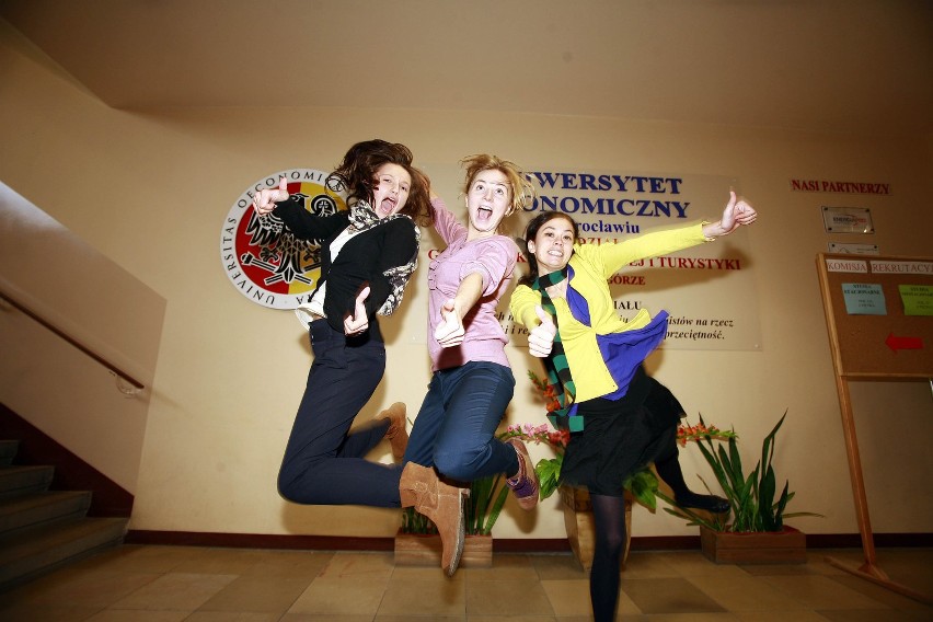 Jelenia Góra: Tak się cieszą licealistki z nowych kierunków na jeleniogórskich uczelniach wyższych (ZDJĘCIA)
