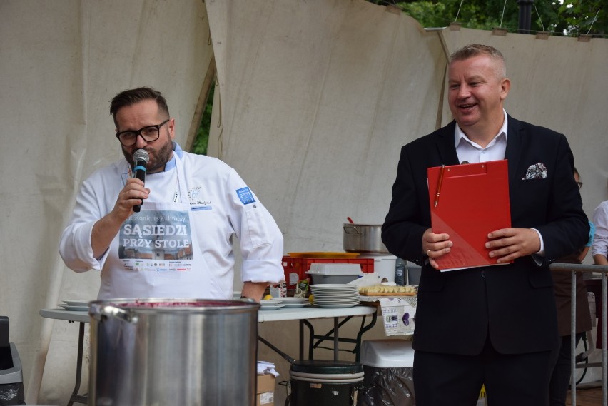 Konkurs kulinarny "Sąsiedzi przy stole" w Suwałkach. Degustacja dań kuchni kamdeulskiej [Zdjęcia]