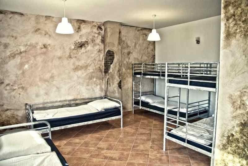 KRÓTKO: Western Żory: spędź noc w pokojach stylizowanych na więzienie. Doba kosztuje 200 złotych