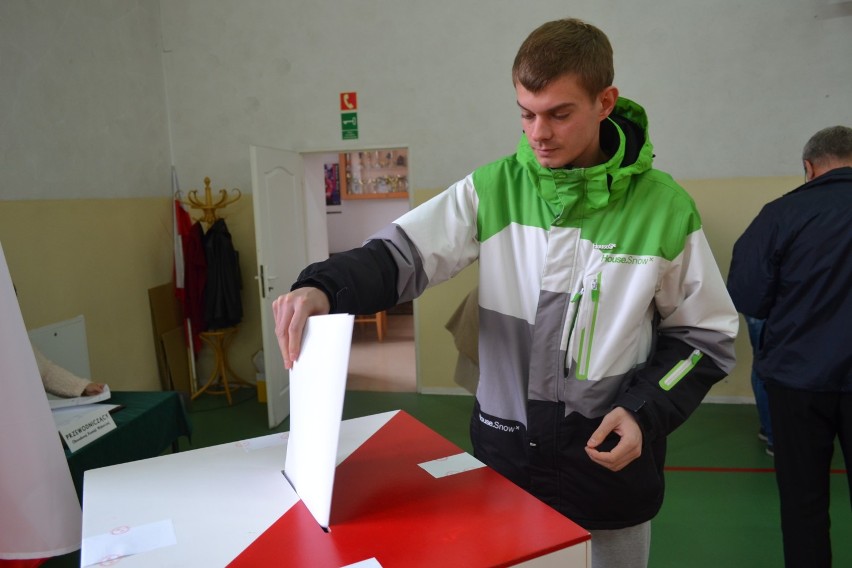 Wybory parlamentarne 2015. Mieszkańcy Kwidzyna poszli do urn [ZDJĘCIA/VIDEO]