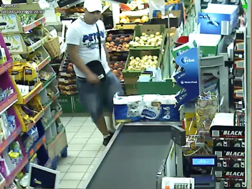 Policja poszukuje sprawców kradzieży w markecie w Opocznie [ZDJĘCIA]