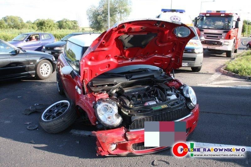 Opole: Kierowca Audi wymusił pierwszeńswto na kierującej Mini Cooperem