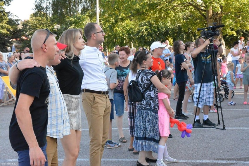 Najpierw bawili się na festynie rodzinnym, potem oddali hołd ofiarom II wojny światowej (zdjęcia) 