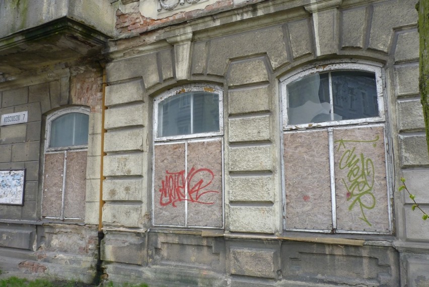 Kamienica przy Kościuszki 7 w Radomsku. Jest ruina, będą mieszkania? [ZDJĘCIA]
