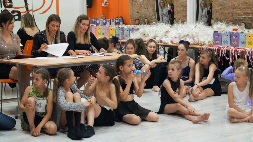 Młodzi tancerze zaprezentowali swoje umiejętności w Szkole Tańca Bohema [zdjecia, wideo]