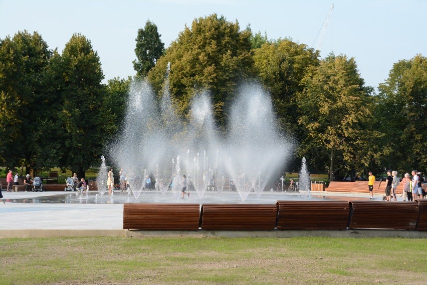 Multimedialne fontanny w Parku Szymańskiego na Woli....