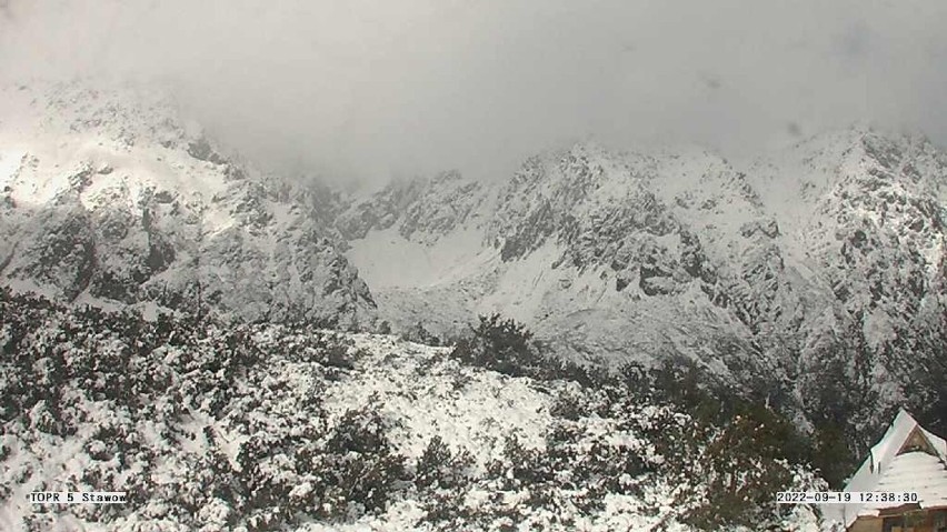 Tatry. 17 cm śniegu na Kasprowym Wierchu. Warunki do wędrowania w wyższych partiach bardzo trudne 