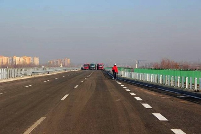 10 lat temu otwarto w Warszawie most Północny. Teraz to jedna z najruchliwszych przepraw w mieście. Codziennie jeździ tędy 70 tysięcy pojazdów.