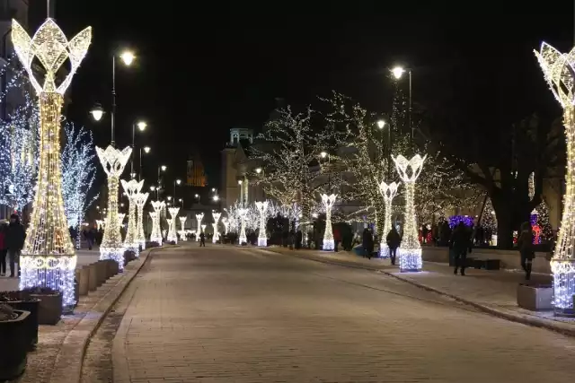 Warszawa nocą. Zobaczcie zdjęcia pięknie oświetlonego miasta [GALERIA]