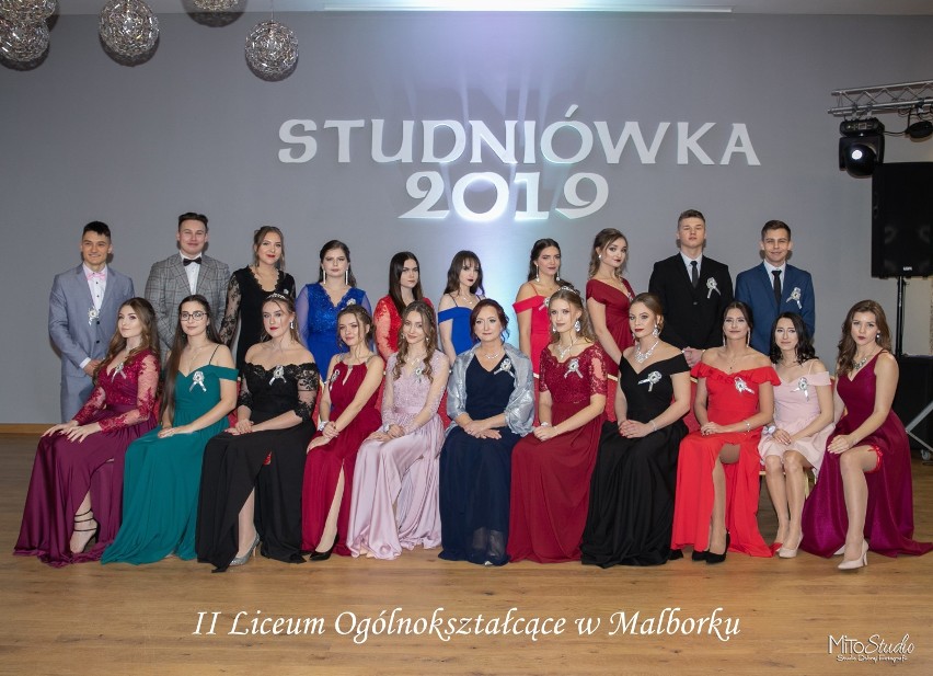 Studniówka 2019 II LO w Malborku. Zdjęcia grupowe maturzystów