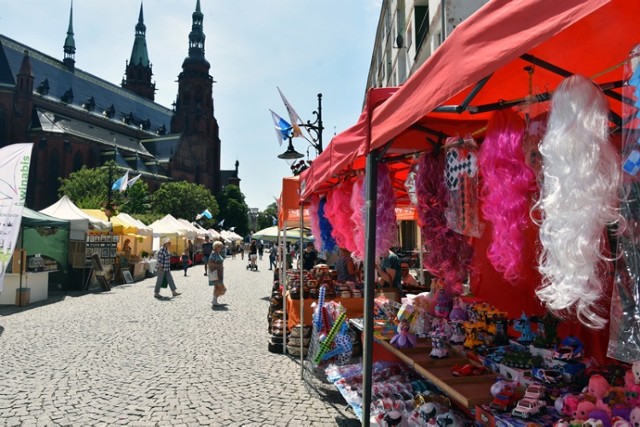 Funny Food Legnica i Jarmark Świętojański, dzieje się w centrum miasta.