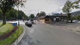 Zakopane. Nielegalny market ma niezgodny z prawem wjazd na parking. Miasto działać nie zamierza