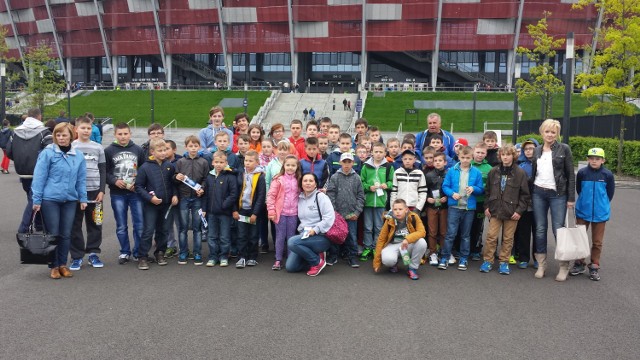 Uczniowie z "Jedynki" kibicowali w Warszawie piłkarzom