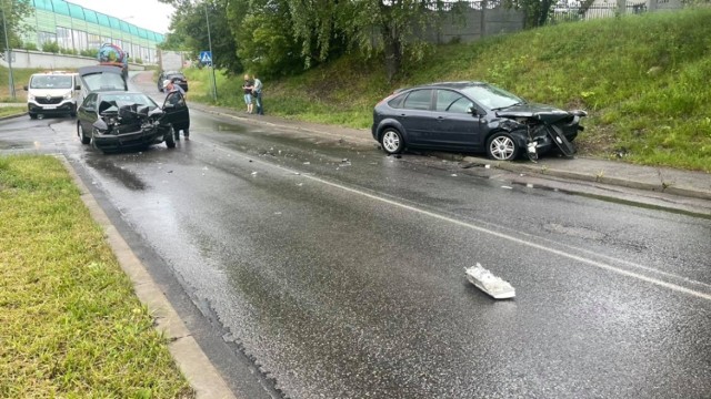 W Dąbrowie Górniczej rozbite zostały dwa samochody