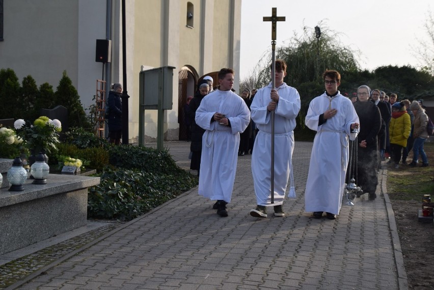 Uroczystość Wszystkich Świętych na cmentarzu św. Piotra i Pawła w Gnieźnie pod przewodnictwem Prymasa Polski