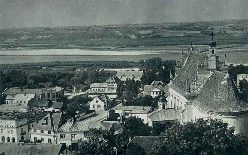 Miasto trójkąta turystycznego woj. lubelskiego. Zobacz wspaniałe panoramy Kazimierza Dolnego nad Wisłą z XX wieku