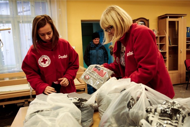 Polski Czerwony Krzyż co roku przygotowuje paczki dla potrzebujących