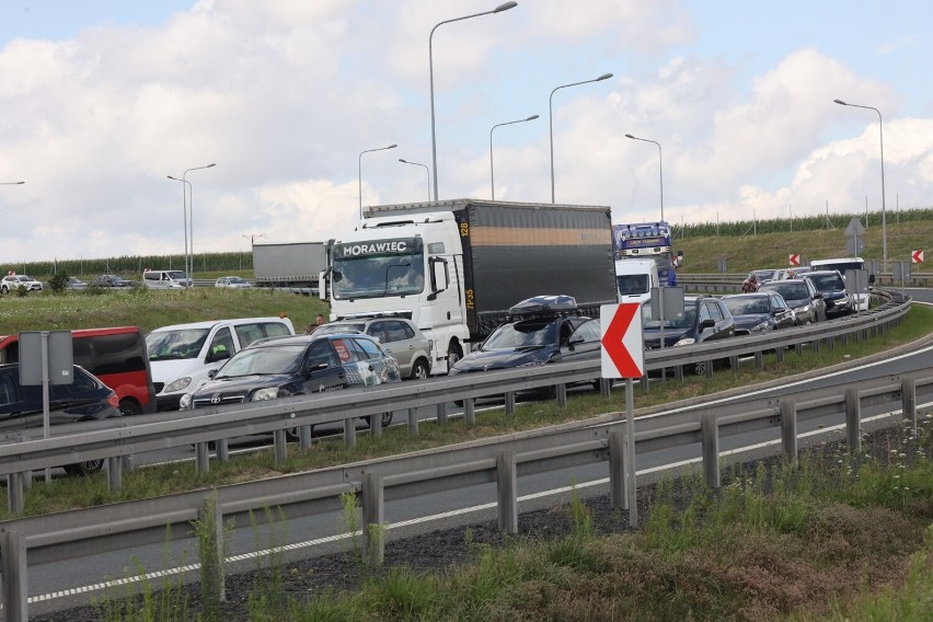 Wypadek na drodze ekspresowej S3 na wysokości Legnicy, trzy osoby ranne