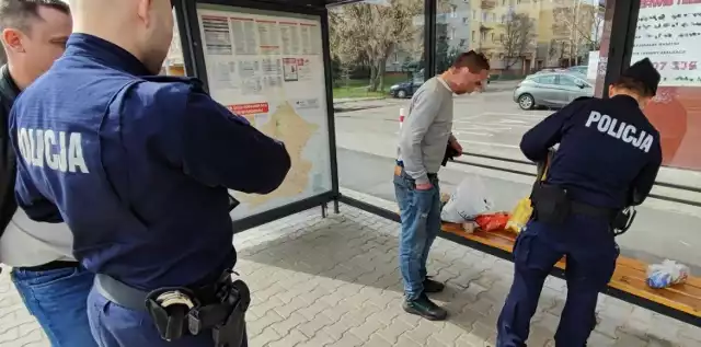 23-latek ukradł w jednym z marketów towar wartości kilkuset złotych i chciał uciec autobusem.