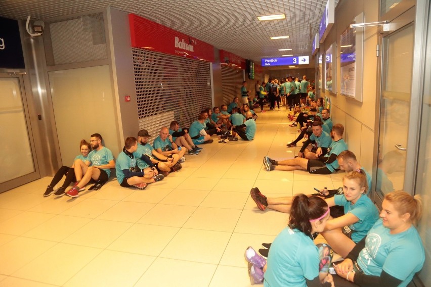 Skywayrun 2019. Bieg nocny na lotnisku w Jasionce odbył się już po raz piąty [ZDJĘCIA]