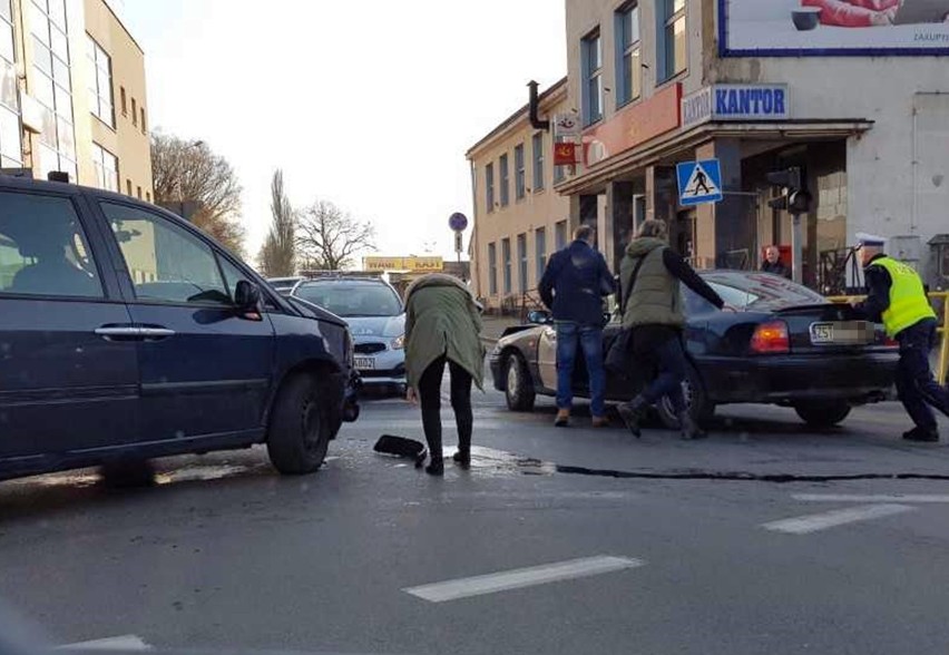 Na ulicy Wyszyńskiego zderzyły się dwa samochody [aktualizacja]