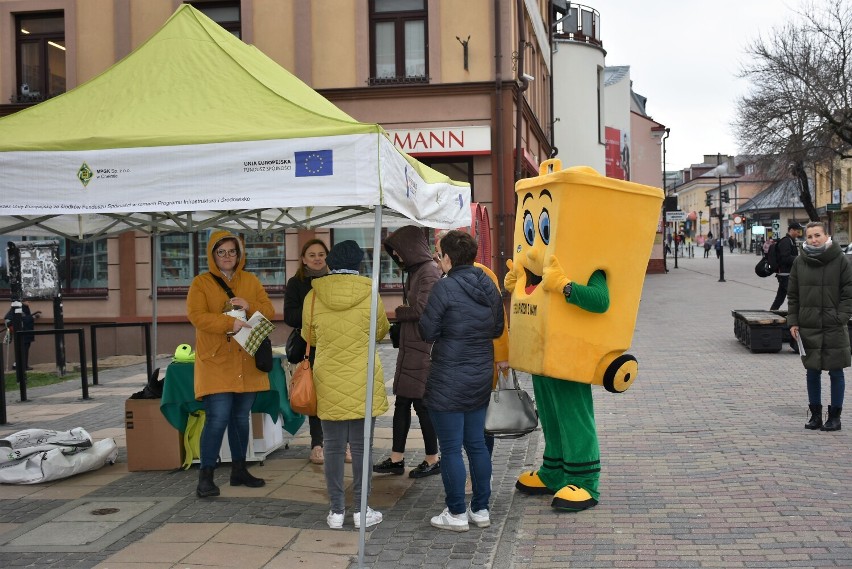 Eko - piknik na chełmskim deptaku z okazji Dnia Ziemi. Zobacz zdjęcia