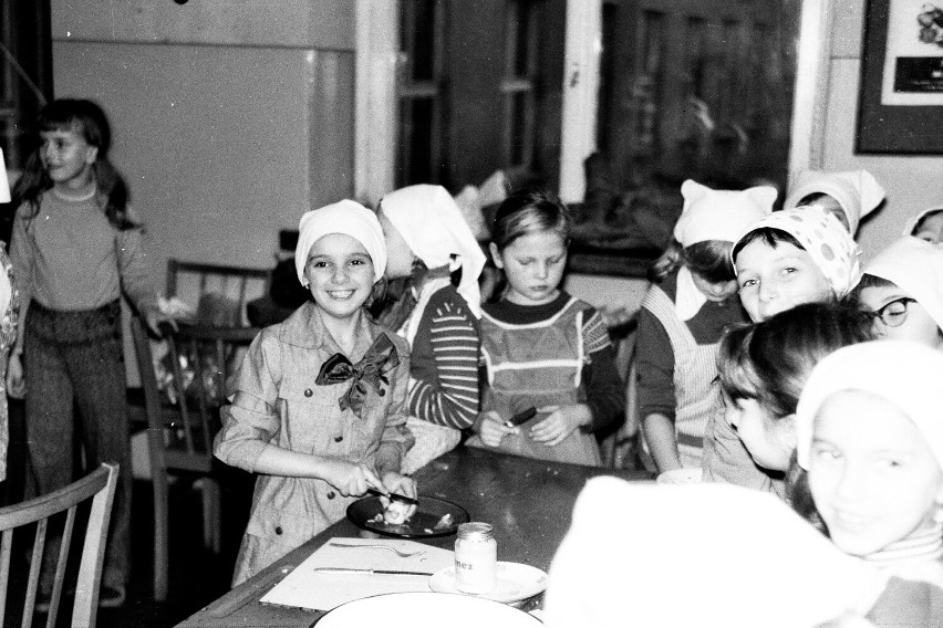 Zuchy z lat 70-tych. Zbiórka w SP2 w Chodzieży, na zdjęciach z archiwum Zenona Prusaka