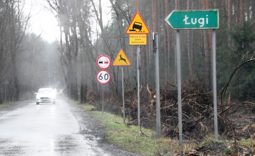 Do remontu jest droga wzdłuż budowanej ścieżki rowerowej...