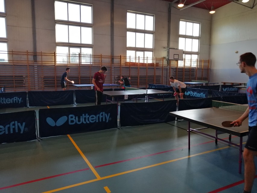Czternastu zawodników rywalizowało w XXII Turnieju Tenisa Stołowego „Dwie Rakiety”