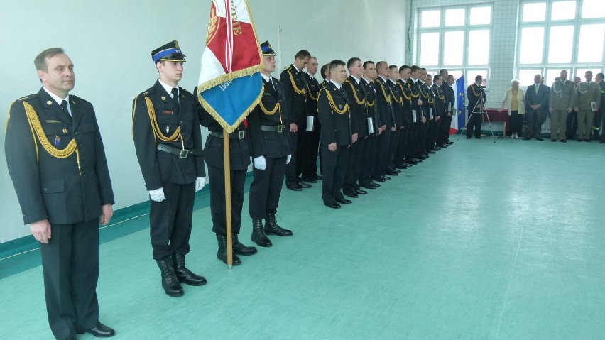 Strażacy dostali medale i awanse na wyższe stopnie