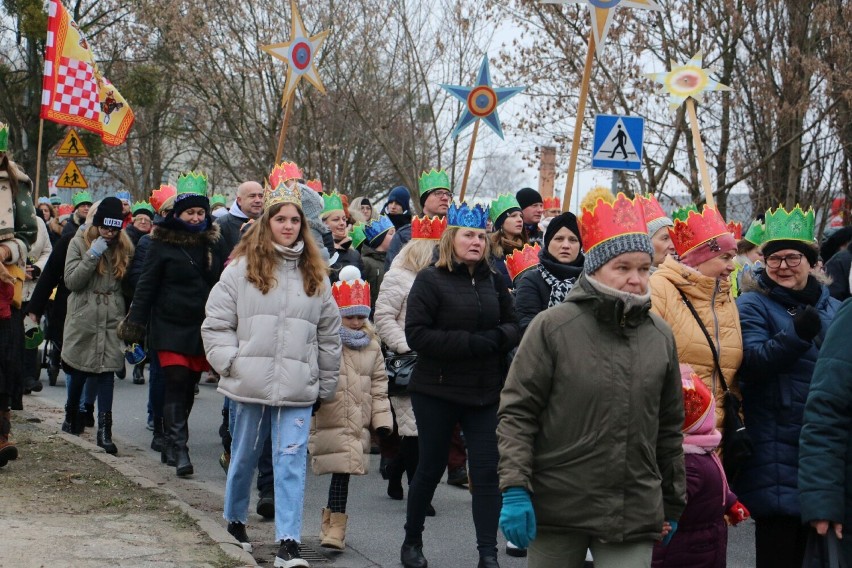 Kolorowy i radosny orszak Trzech Króli w Aleksandrowie...