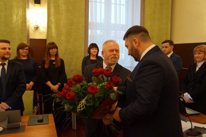 Ślubowanie nowego burmistrza i radnych gminy Woźniki. Kogo wybrano do prezydium rady miejskiej? ZDJĘCIA