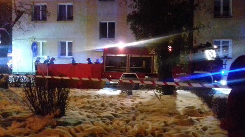 Pożar domu w Czerwionce-Leszczynach. Dwie osoby mocno poparzone trafiły do szpitala