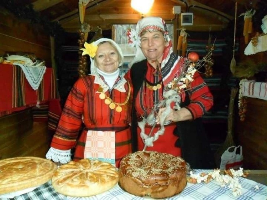 Bułgarskie gospodynie w czasie świąt serwują swoje...