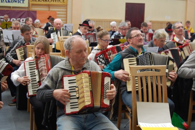 Bicie rekordu Polski w jednoczesnej grze na akordeonie