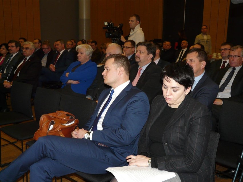 Samorządy nie chcą przejmować dróg krajowych. Konferencja w...