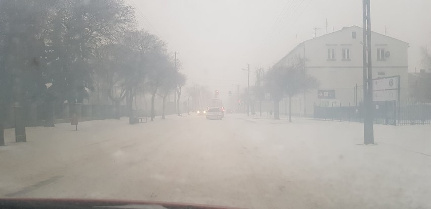 Koszmar na drogach w Zduńskiej Woli. Zdjęcia czytelników. Zima znów zaskoczyła? ZDJĘCIA