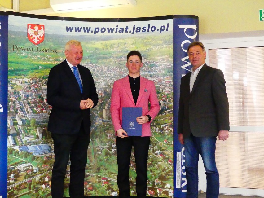 Starosta jasielski nagrodził sportowców za osiągnięcia w 2021 roku