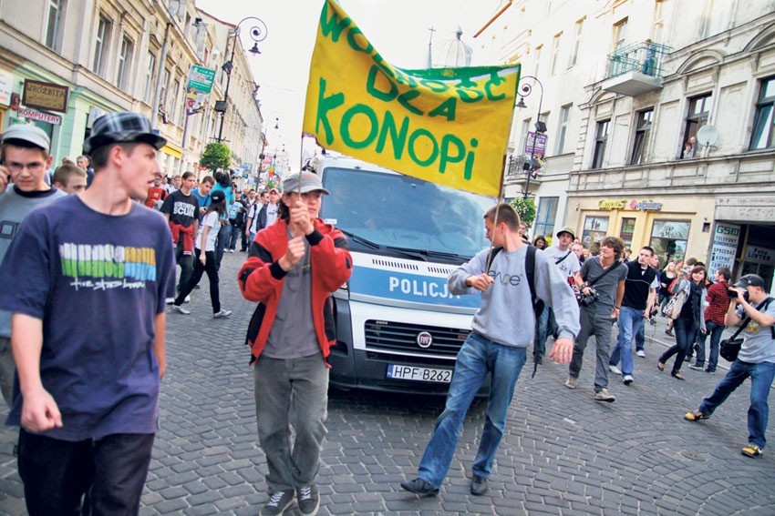 Marsz Wyzwolenia Konopi - zakorkowali Łódź, zakpili z władz i policji