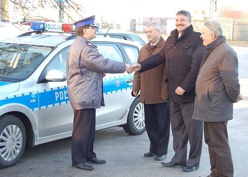 Policjanci z Wilczyna otrzymali nowy radiowóz