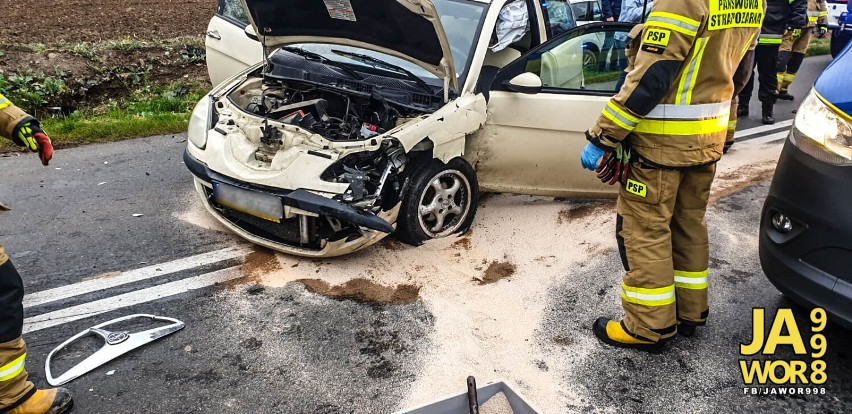 Wypadek na drodze Mściwojów - Snowidza na Dolnym Śląsku [ZDJĘCIA]