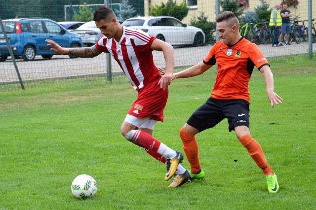 Michał Rutkowski (z lewej) zadebiutował w barwach Soły Oświęcim. Został wypożyczony z Ruchu Chorzów.