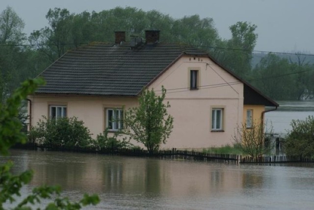 Powiadomienie przekazywane Systemem Informacji SMS w powiecie oświęcimskim dotyczyły m.in. stanów ostrzegawczych i alarmowych na rzekach podczas powodzi