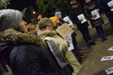 Solidarni z  sędzią Tuleją. Manifestacja przed sądem w Zduńskiej Woli [zdjęcia]