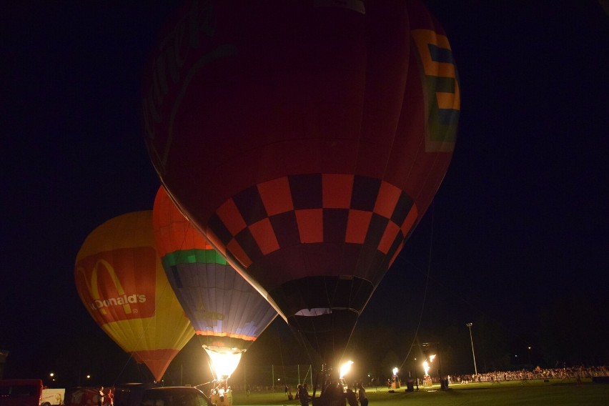 Nocna gala balonowa w Szczecinku. Światło i dźwięk [zdjęcia]